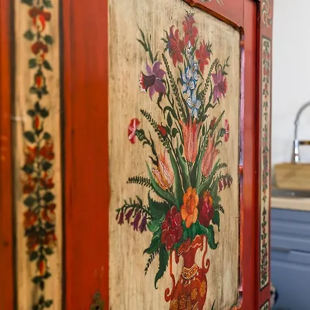 Antique Studio